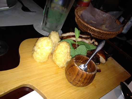 Das "Tellerchen" von Matthias. Mit Liebe hergerichtet, aber das ist ihm jetzt scheißegal auf gut Deutsch... Schnell und viel sollte es sein.