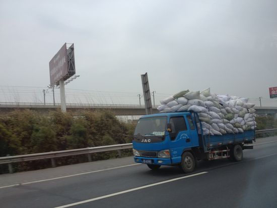 Die Ladeflächen werden wie immer voll ausgenutzt.