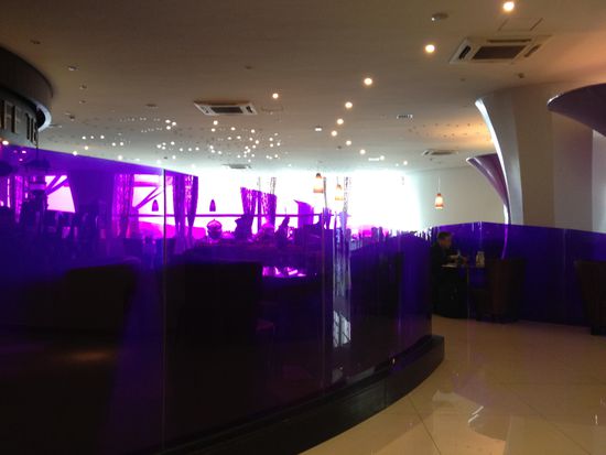 Noch kurz ein kleiner Snack im Airport-Restaurant und weiter geht es in Richtung Gate.