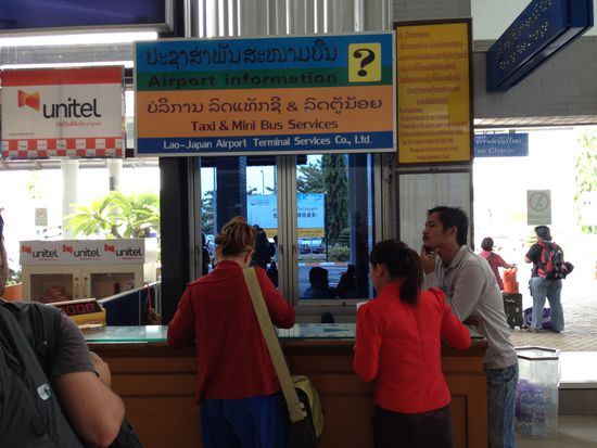 Gut angekommen, gleich mal nen Mini-Bus für unsere Crew gemietet - für wenig Geld.