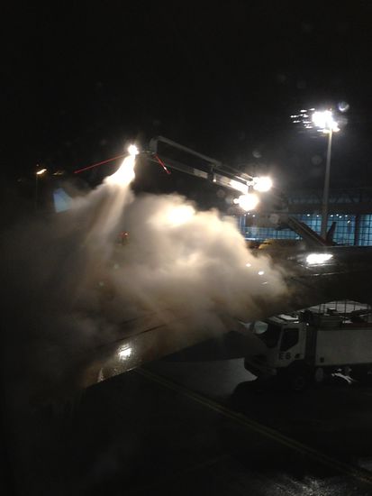 Enteisung der Schlittschuh-Bahn (Tragflächen)