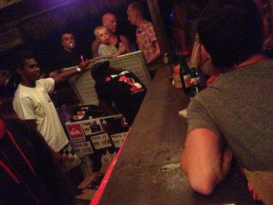 Ob denen auffällt, dass die Kühltruhe nicht zugeht wegen dem kleinen Berg Bier 