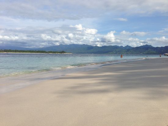 Ganz hinten am Horizont liegt Lombok