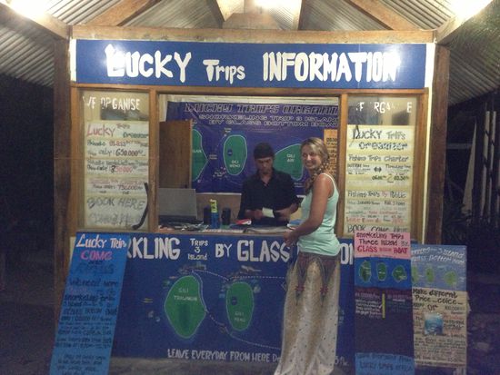 Langsam erkundigen wir uns schon mal für die Weiterreise nach Lombok.
Sind uns aber nicht sicher, ob es ein "Lucky Trip" sein soll???