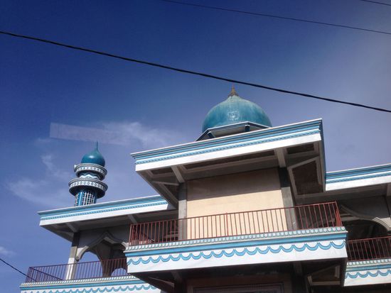 Hier auf Lombok gibt es wieder (im Gegensatz zu Bali) Moscheen