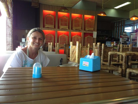 Soooo, jetzt können wir noch in Ruhe den Reisebericht schreiben bei einem feinen Käffchen und nebenbei warten wir auf den Vogel.