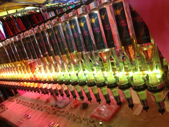 zum Nachtmarkt bei Cheras.
Das hier sind Parfüms zum selber abfüllen