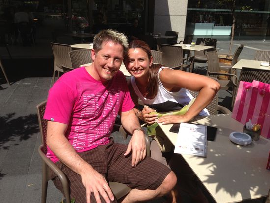 (Fix und) Fertig...
Die Kloine ist glücklich wie ein asiatischer Streusselkuchen.
Wenn man schon alles kennt, hat man auch die Zeit sich ein Käffchen in der Sonne zu gönnen... zumindest brauche ich das jetzt für meinen inneren Akku.