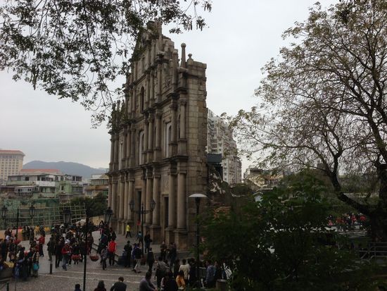 Ruinas de São Paulo (Ruinen von St. Paul).
Das hier ist das Wahrzeichen von Macau