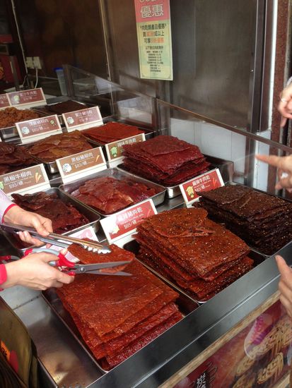 angeboten und mit der "handelsüblichen" Schere zerkleinert, die dann anschließend wieder in der Werkstatt-Kiste verschwindet
