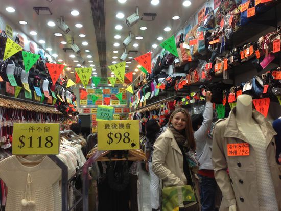 Christine wuselt schon in den Laden