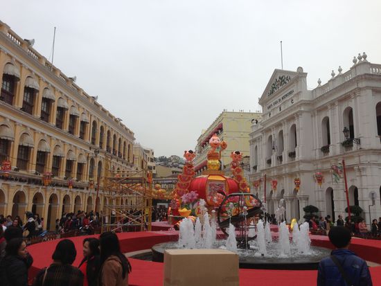 ringsherum historische Gebäude...