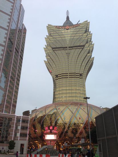 Jetzt aber sind wir mit Mühe und Not den ganzen Tag an den Casinos vorbeigelaufen (aus Versehen auch mal rein) und nun werden wir  unseren "Haus und Hof Casinos" einen kleinen Besuch abstatten