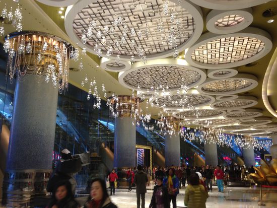 Eingangshalle vom Casino Lisboa.
Leider durften hier im Casino keine Bilder gemacht werden. Jetzt kann nur noch erahnt werden, wie professionell wir gespielt haben