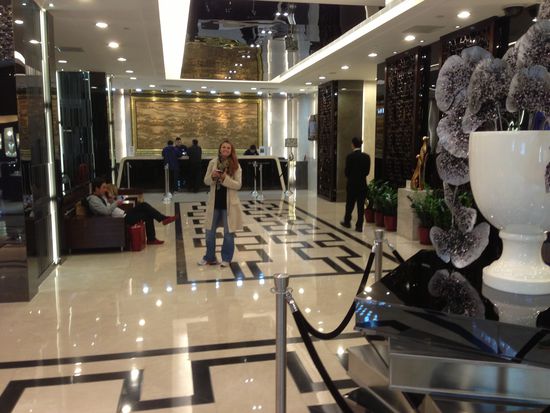 Kaum im unserem Hotel-Schuppen angekommen, gibt es ein kurzes Posing für die Nachwelt und