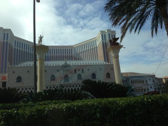 Kaum sind wir 15 Minuten gefahren, sind wir schon in Italien angekommen...