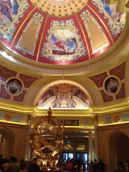 Ein wenig pompöös würde der