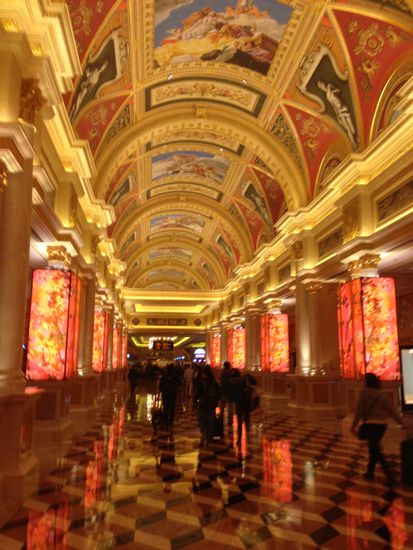 Herr Glööckler hierzu sagen