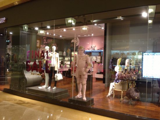 Hier kann auch eine Ritterrüstung für den Hausgebrauch gekauft werden, falls eine benötigt wird 