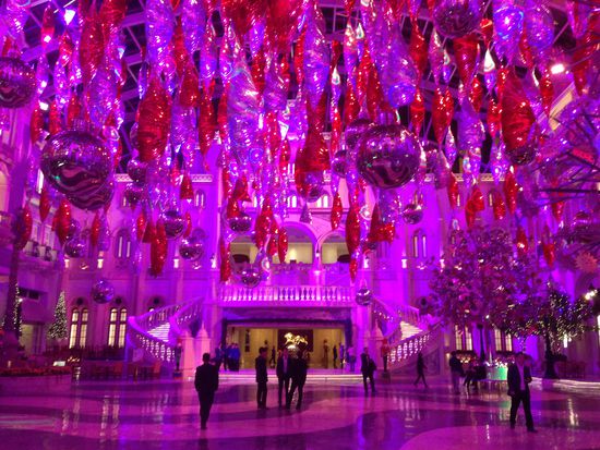 Angekommen und erschlagen von der Eingangshalle.