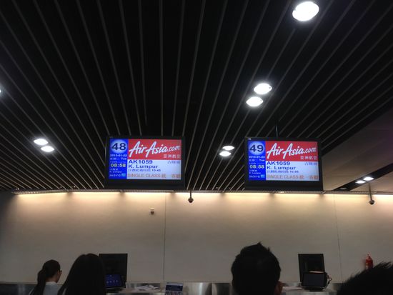 KL
Die nette Dame am Counter hatte sogar Zeit uns etwas aus ihrer Heimat zu erzählen, während die anderen Gäste sich gedulden mussten