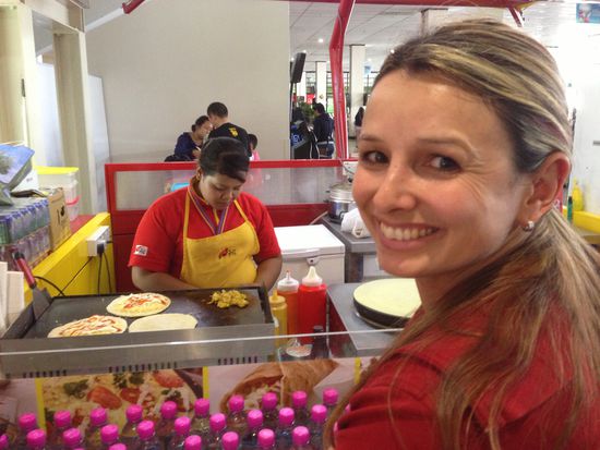 Heeeeyyy, der Laden ist neu am LCCT.
Wir kennen schon (fast) die Mitarbeiter beim Vornamen am Airport, aber sie noch nicht.