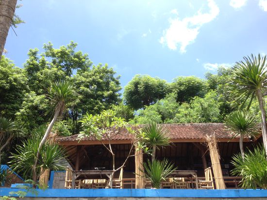 so sieht's von unten aus.
Kaum habe ich eine Minute ein Foto am Strand gemacht hat Christine...