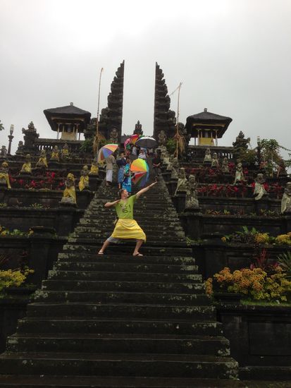 Muss sein
Mirko's berühmt-berüchtigte Pose - diesmal mit Sarong