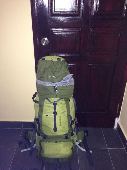 Christine hat für dieses Sicherheitsschloss ein Patent angemeldet 
Es nennt sich Ford Knox für Arme. Es wird einfach der Rucksack an die Türe angelehnt und ein bzw. Zweibrecher abzuwehren 
Gute Nacht ihr Leser 