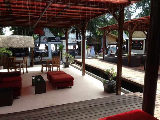 Nach einem kurzen Fussmarsch sind wir an unserer Deluxe-Unterkunft aufgeschlagen...