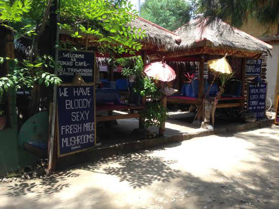 Anschließend schlendern wir noch ein wenig durch die Gässchen bis unser Zimmer fertig ist.