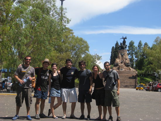 unsere Truppe auf dem Cerro de la Gloria mit 'Guide' Ramao aus Buenos Aires