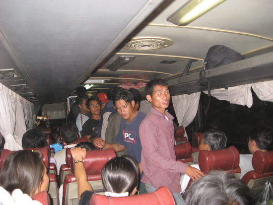 der total ueberfuellte Bus