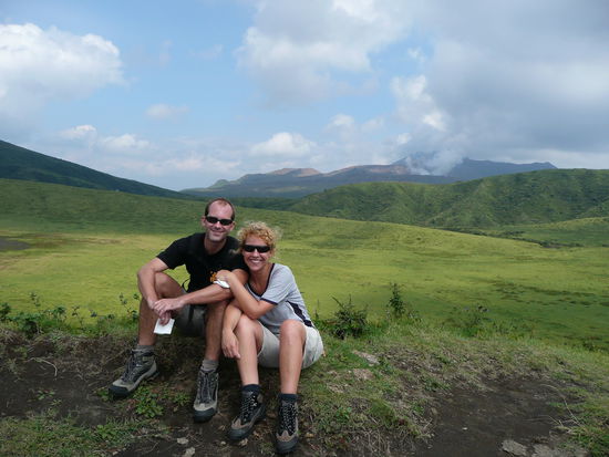 Man beachte den Vulkan in Hintergrund 