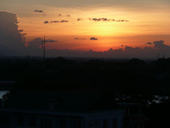 Sonnenuntergang von unserer Terrasse 