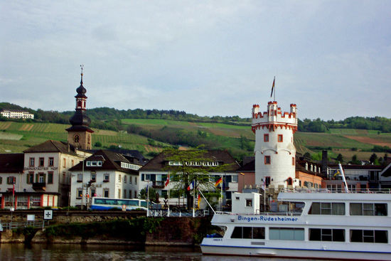Rüdesheim am Rhein auf der ganzen Welt bekannt wegen seiner Drosselgasse