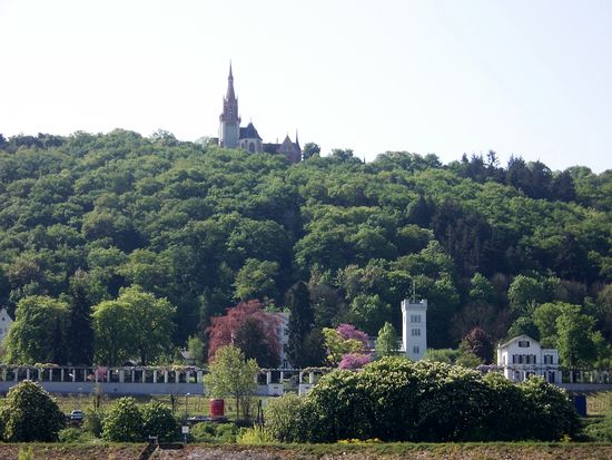 Rochuskapelle in Bingen 105 m über dem Rhein, 1666 als Pestkappelle erbaut, beherbergt ein von Goethe gestiftetes Bild, das ihn selber als heiligen Rochus zeigt