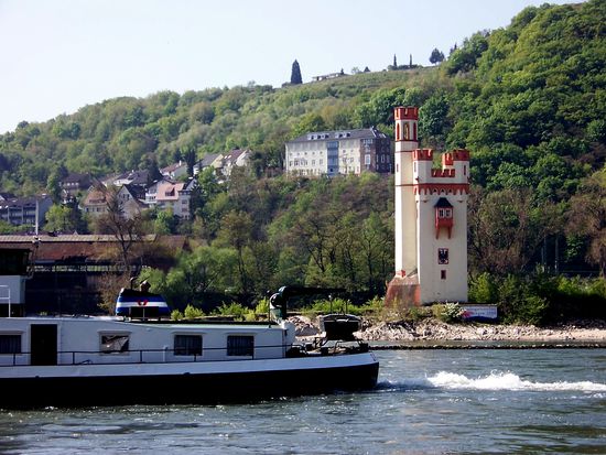 Der Mäuseturm, heute nur Attraktion und schön anzuschauen, früher Mautstation und bis 1974 war er Signalstation für die Schifffahrt