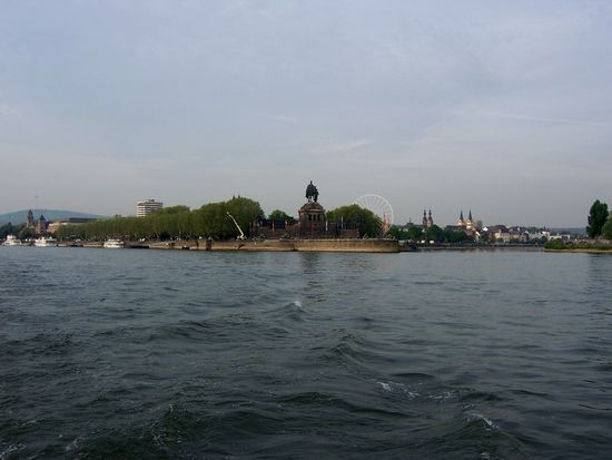 am Deutschen Eck  mündet die Mosel in den Rhein