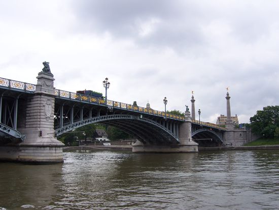 es gibt sehr schöne Brücken in Lüttich