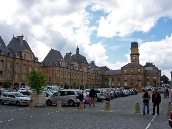 der Place Ducal in Charleville