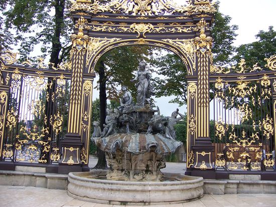 aus den prachtvollen Brunnen am Place Stanislas flossen bei der Eröffnung 1755 Wein statt Wasser