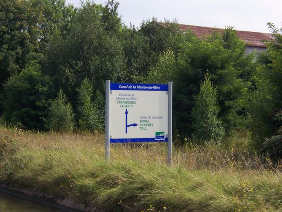 hier biegen wir ab vom Rhein-Marne-Kanal über das Embranchement in den Vogesenkanal