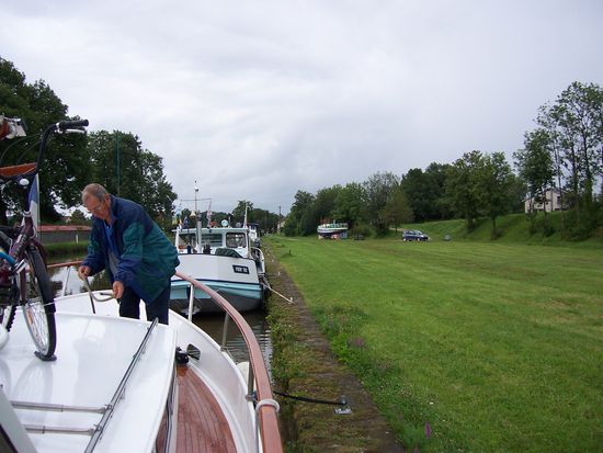 Liegeplatz hinter Schleuse 1 abwärts