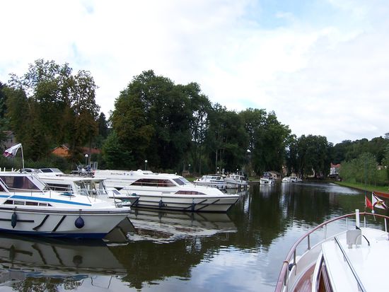 Fontenoy-le-Chateau  -- Charterstation