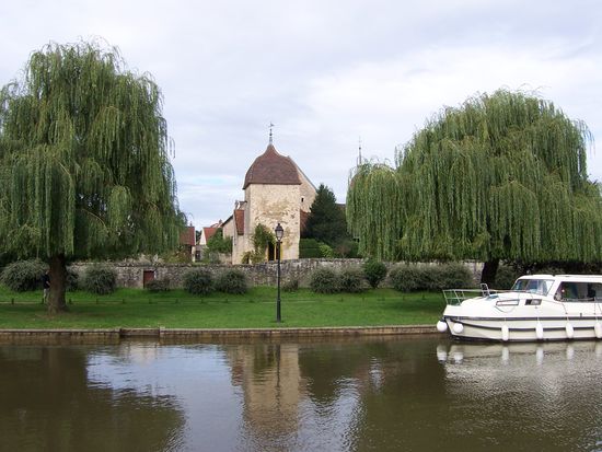 auch in Mantoch, einem der schönsten Liegeplätze an der Saône, ist der Trempel unter Wasser