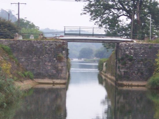 eine port du gard,
ein Sperrtor, das  bei Hochwasser des Doubs geschlossen wird