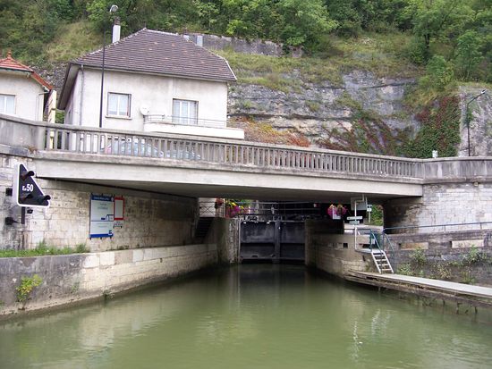 Schleuse in den Tunnel