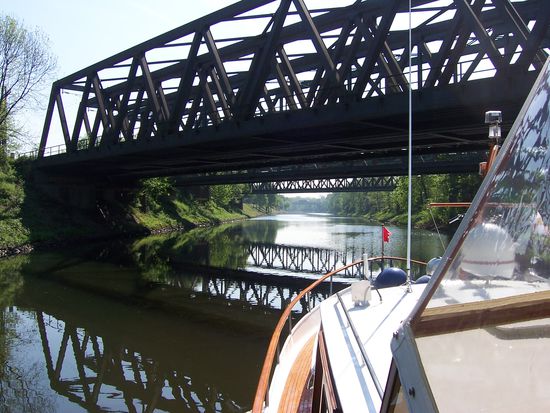 noch ist es nicht sehr idyllisch an der Ruhr, 10 Brücken bis zur Schleuse Raffelberg