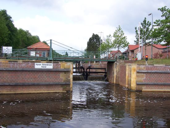 Schleuse 1 im Haren-Rütenbrock-Kanal. Hier muss man einen Fahrschein lösen